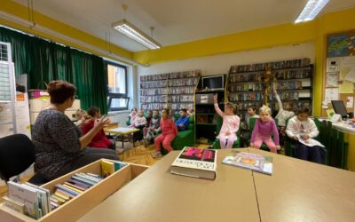 Posjet prvašića školskoj knjižnici